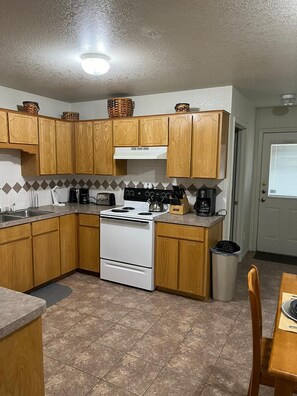 Private kitchen - Fully Furnished 2 Bedroom Townhouse in Killeen, TX (Killeen)