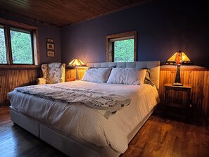 5 bedrooms, desk, iron/ironing board, travel crib