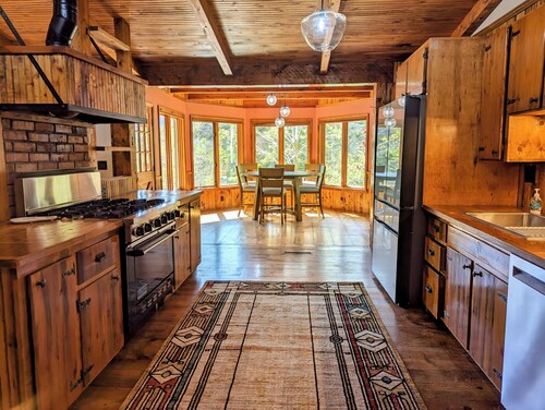 Expect! WOW! Jacuzzi, Game Room, Fire Pit, Waterbed, Massage Chair, Remodel 2024