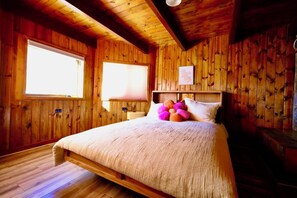 5 habitaciones, escritorio y tabla de planchar con plancha 
