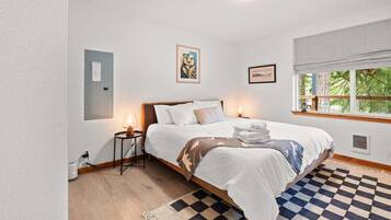 3 soveværelser, skrivebord, strygejern/strygebræt, weekendseng