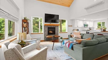 Smart-tv, pejs, dvd-afspiller, kontorer