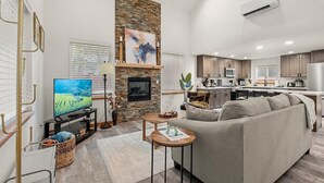 Living area - Perch - Spacious Modern Cabin w/ Hot Tub, BBQ & Cali- King-Sized Bed | Pet-Friendly (Ashford)