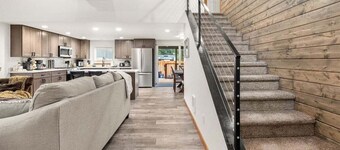 Perch - Spacious Modern Cabin w/ Hot Tub, BBQ & Cali- King-Sized Bed | Pet-Friendly