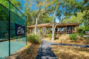 Exterior - 1st floor condo with  balcony, pools, tennis & close to beach (Hilton Head)