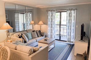 TV - 1st floor condo with  balcony, pools, tennis & close to beach (Hilton Head)