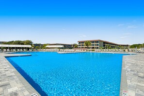 Pool - 1st floor condo with  balcony, pools, tennis & close to beach (Hilton Head)