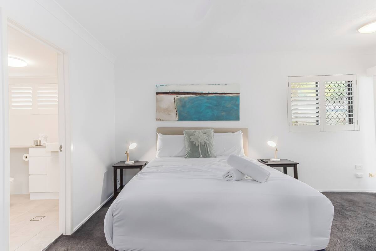Apartamento (Sunrise Cove 12) | 2 quartos, roupas de cama premium, individualmente decorados