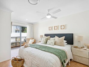 Căn hộ (Sunrise Cove 17) | Bộ đồ giường cao cấp, trang trí khác biệt 