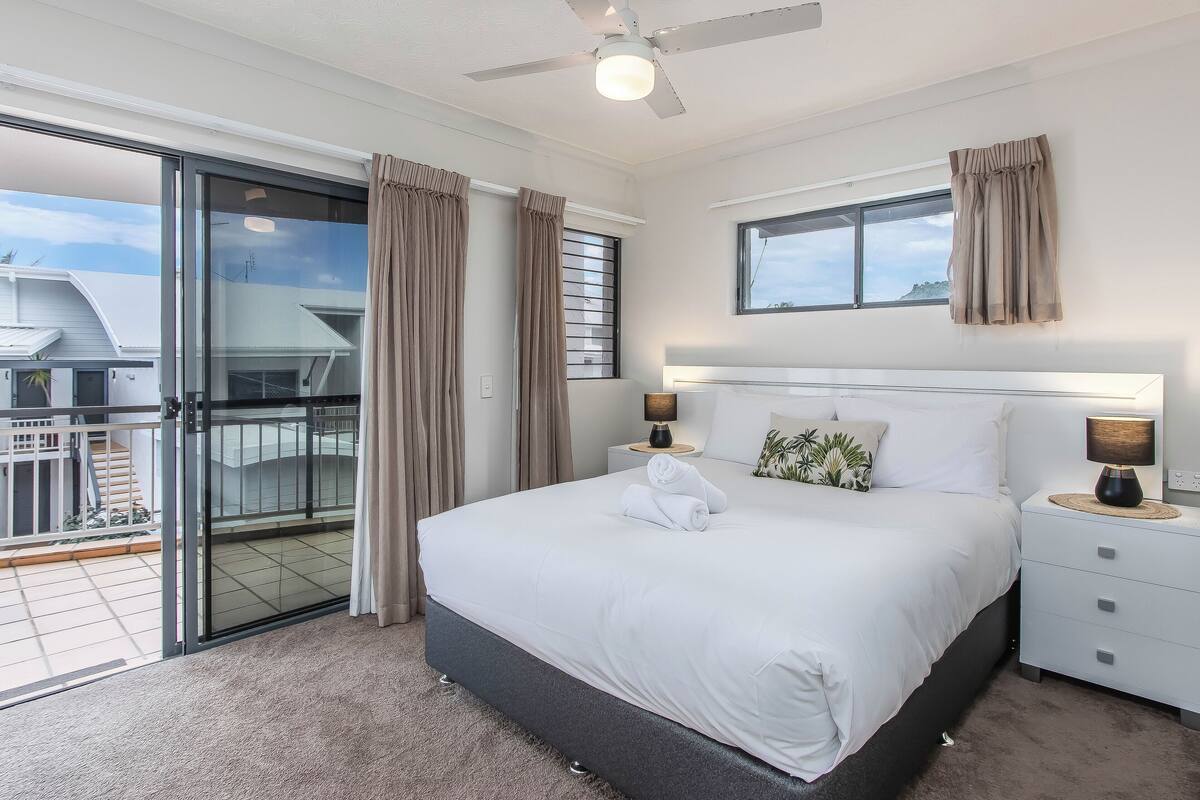 Apartamento (Sunrise Cove 25) | 2 quartos, roupas de cama premium, individualmente decorados