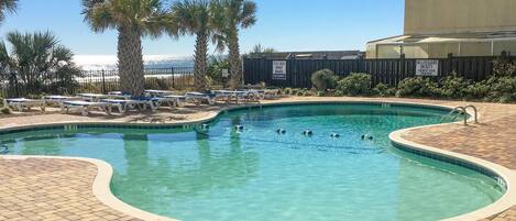 Una piscina techada, una piscina climatizada