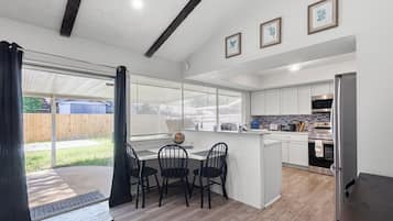 Mikroaaltouuni, uuni, liesi, astianpesukone