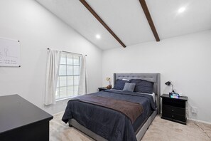 4 bedrooms, desk, iron/ironing board, WiFi