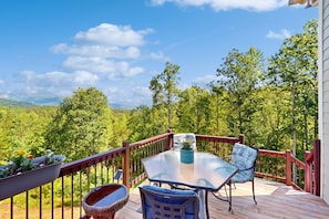 Outdoor dining - Secluded Mill Spring Retreat: Stunning Views, Luxury Amenities (Mill Spring)