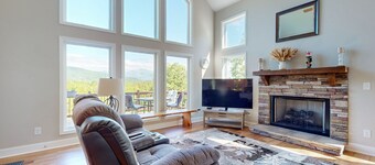 Secluded Mill Spring Retreat: Stunning Views, Luxury Amenities