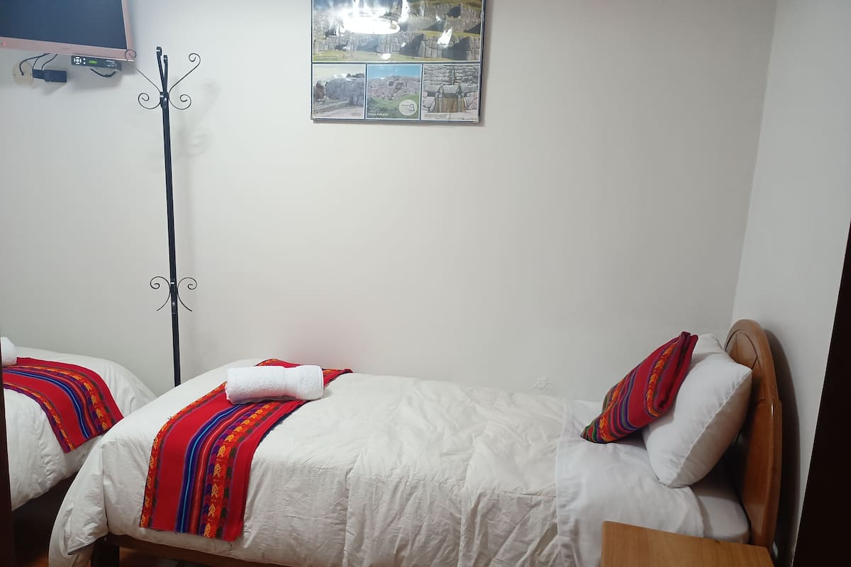Standard Double Room, 2 Twin Beds | WiFi (free), bed sheets