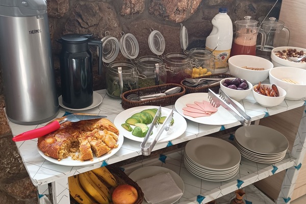 Tägliches inbegriffenes kontinentales Frühstück