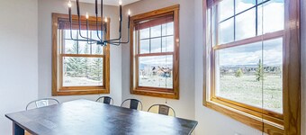 Stunning house w/ mountain views, free WiFi, outdoor activities