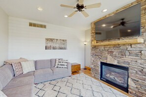 Televisie en een open haard