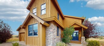 Stunning house w/ mountain views, free WiFi, outdoor activities