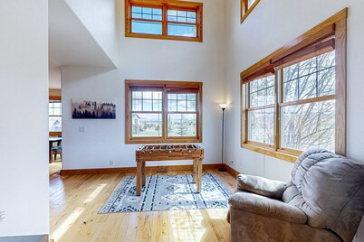 Stunning house w/ mountain views, free WiFi, outdoor activities