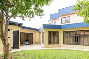 Exterior - Espaciosa Casa Familiar Cerca de San José: 4 Dormitorios, Oficina, BBQ y Otros (Guadalupe)