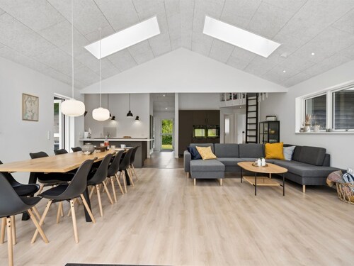 "Norna" - 350m from the sea by Interhome