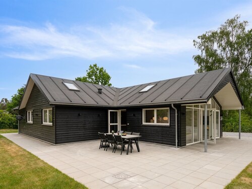 "Norna" - 350m from the sea by Interhome