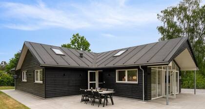 "Norna" - 350m from the sea by Interhome