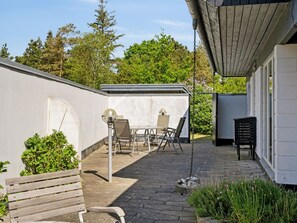 Outdoor dining - "Eikka" - 100m from the sea by Interhome (Knebel)
