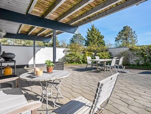 Outdoor dining - "Eikka" - 100m from the sea by Interhome (Knebel)