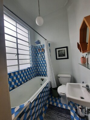 Shower, hair dryer, towels, soap - House in historic building with private terrace  (Ciudad de México)