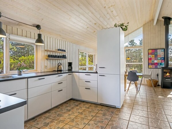 Refrigerador, microondas, horno y lavavajillas