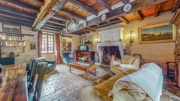 TV connectée, cheminée