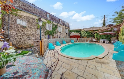 Amazing home in Couhe