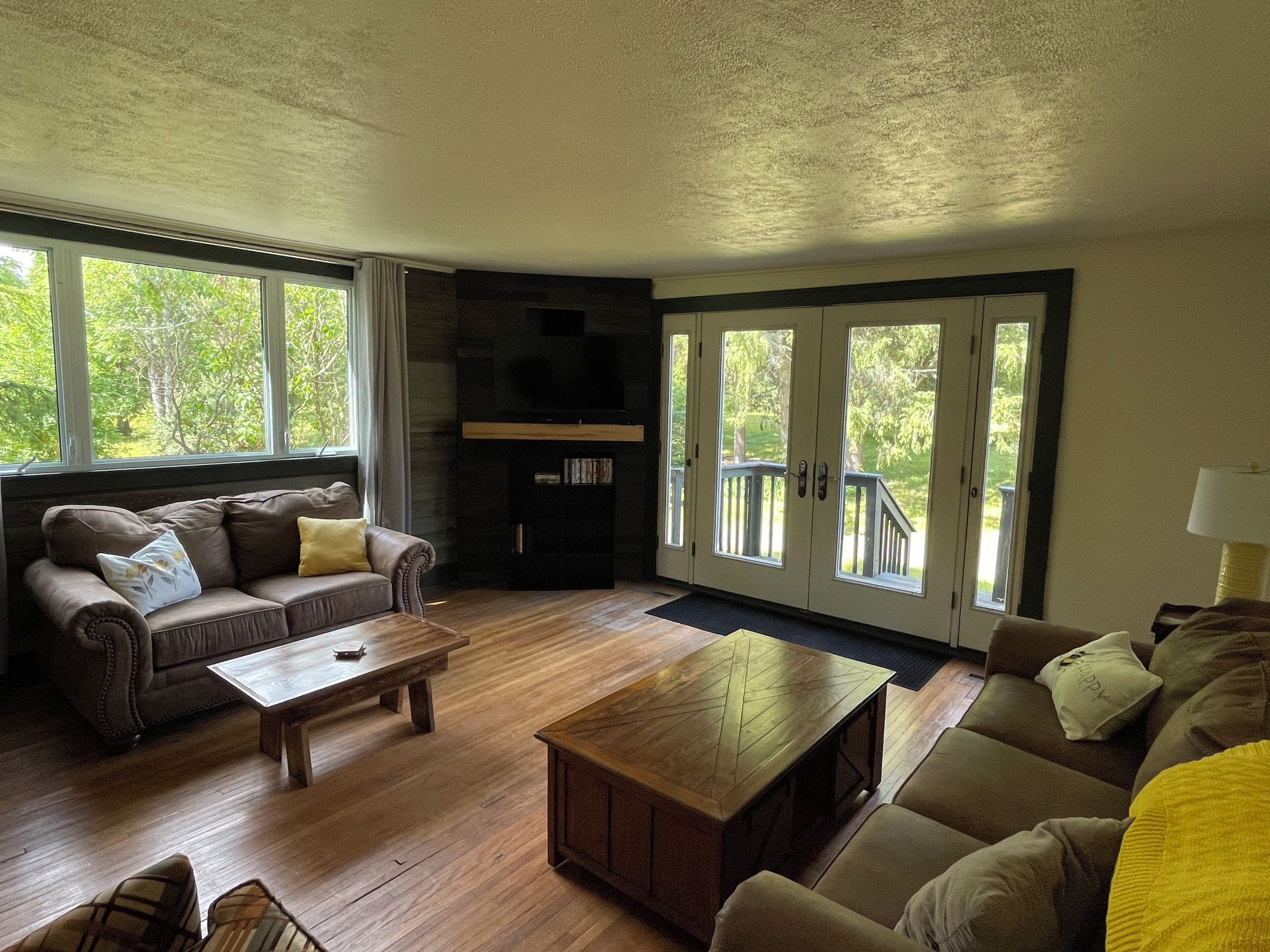 Living room with ample seating