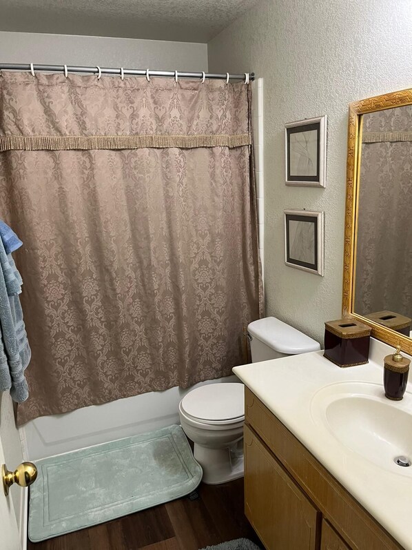 Towels - 3 Bedroom Townhouse in Killeen, TX - Fully Furnished and all bills paid  (Killeen)