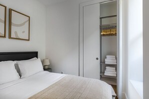 1 bedroom, iron/ironing board, WiFi, bed sheets - Blueground | UES, w/d, near school & hospital (Uptown)