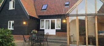 Grade II listed cottage 30 minutes to London King Cross