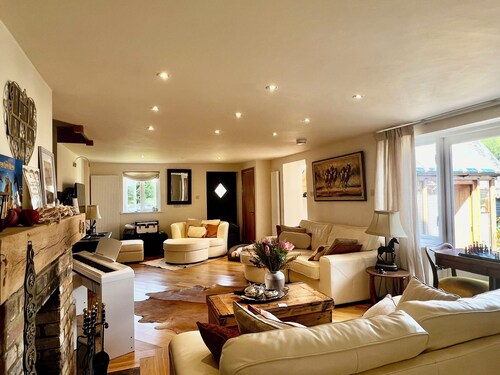 Grade II listed cottage 30 minutes to London King Cross