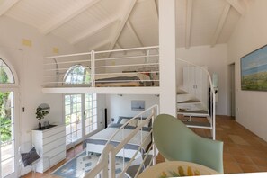 5 bedrooms, iron/ironing board, WiFi