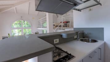 Kühlschrank, Mikrowelle, Ofen, Geschirrspüler