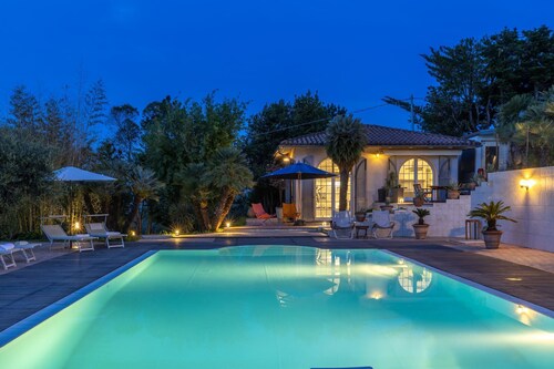 Spacious villa with pool and tennis court, just 15 minutes from the sea