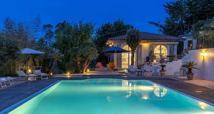 Spacious villa with pool and tennis court, just 15 minutes from the sea