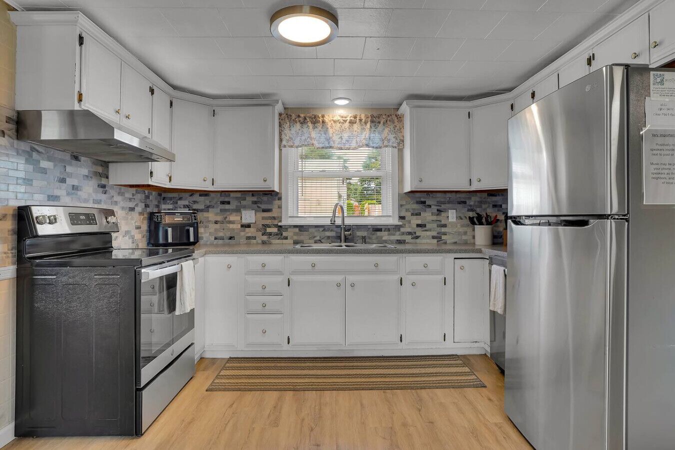 冰箱、微波炉、烤箱、炉灶