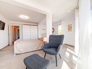 7 habitaciones, escritorio y internet 