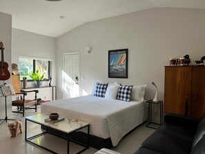 Villa, 4 slaapkamers, kitchenette, uitzicht op tuin | 4 slaapkamers, geluiddichte muren, een strijkplank/strijkijzer