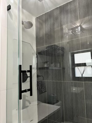 Villa, 4 Bedrooms, Kitchenette, Garden View | Bathroom - Villa Banyan Shores (Miami Shores)