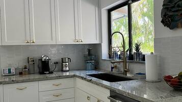 Villa, 4 Bedrooms, Kitchenette, Garden View | Private kitchenette