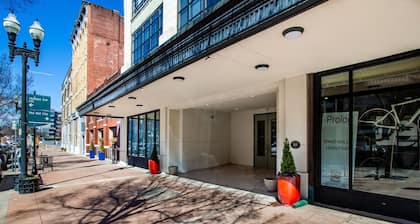Old City •7 Min to Neyland•Sleeps 6• Free Parking